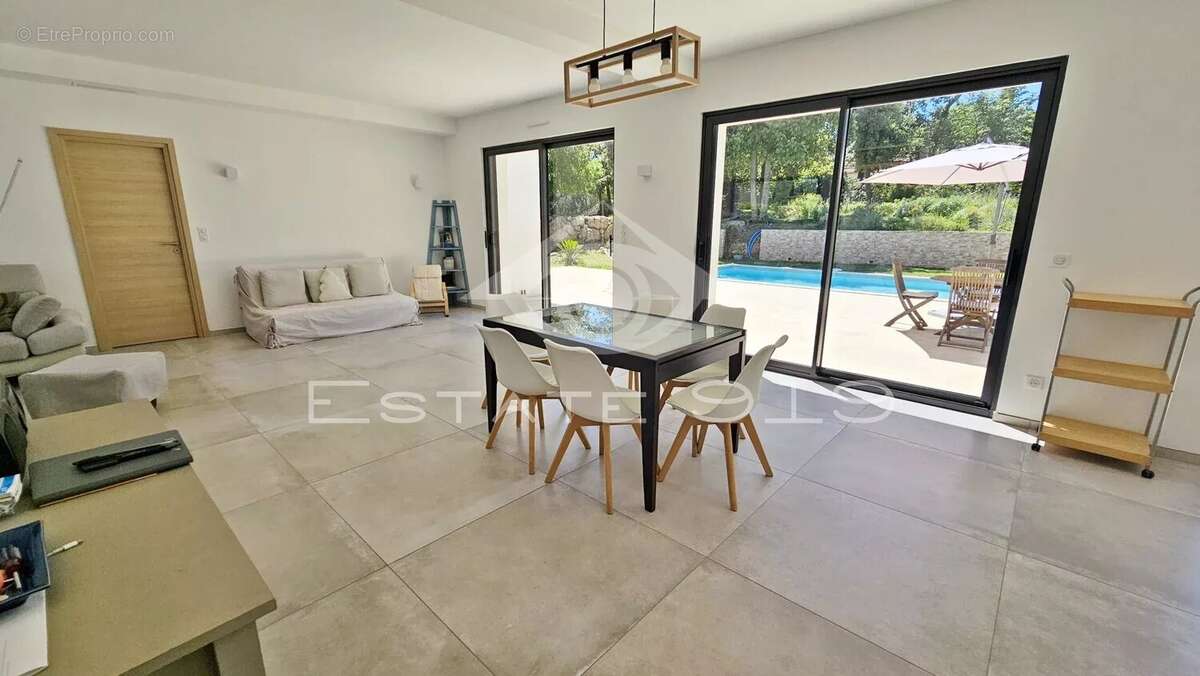 Maison à ROQUEFORT-LES-PINS