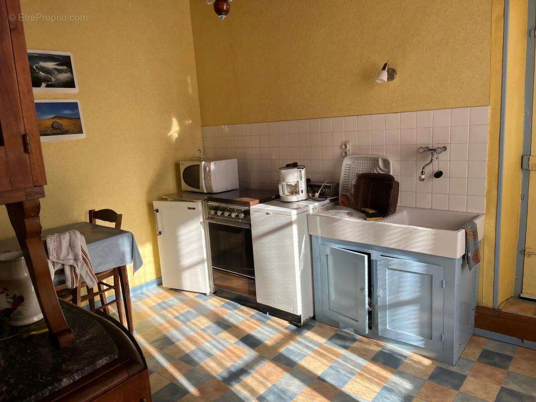 Maison à SAINT-PRIVAT