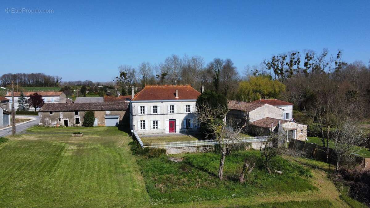 Maison à SAINT-FORT-SUR-GIRONDE