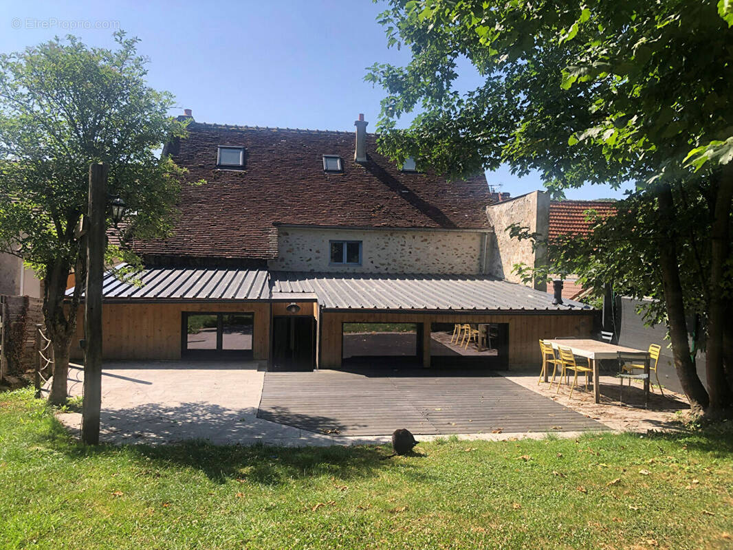 Maison à SAINT-CYR-SUR-MORIN