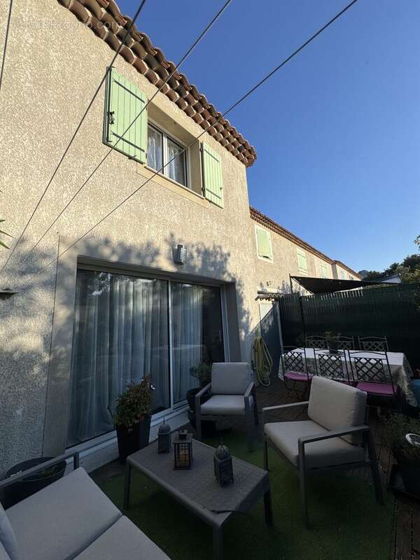 Appartement à CHATEAUNEUF-LES-MARTIGUES