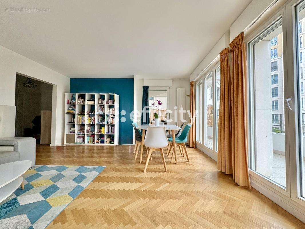 Appartement à COURBEVOIE