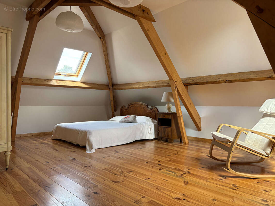 Maison proche de toutes commodités, 8 pièces, 6 chambres, 185 m² sur 2913 m² de terrain - photo 7