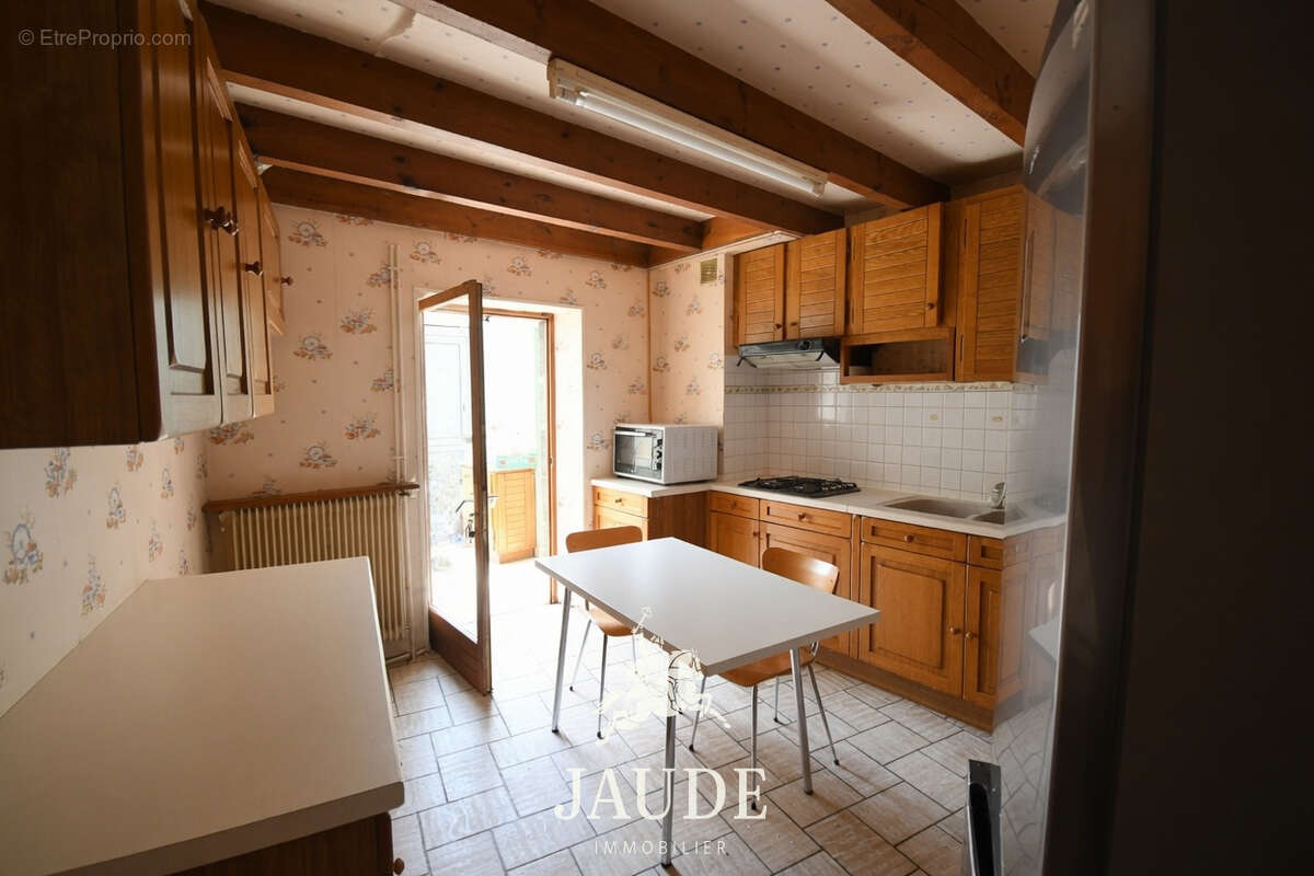 Maison de bourg avec GRANGES, garage et jardin   70 route du Puy de Dôme, La Font de l’Arbre, Orcines - photo 7