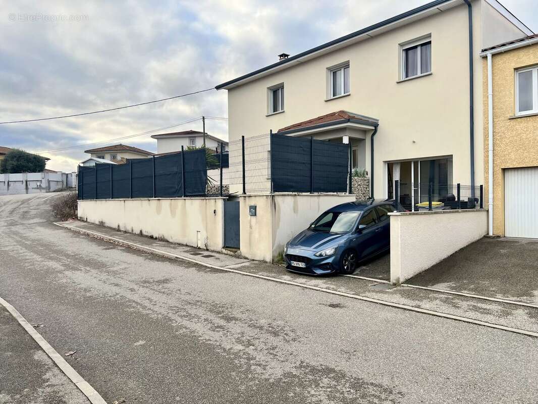 Maison à PONT-DE-CHERUY