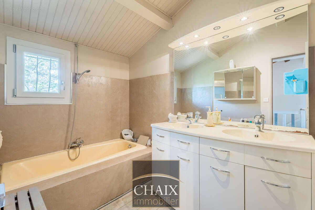 Maison à SAINT-ZACHARIE