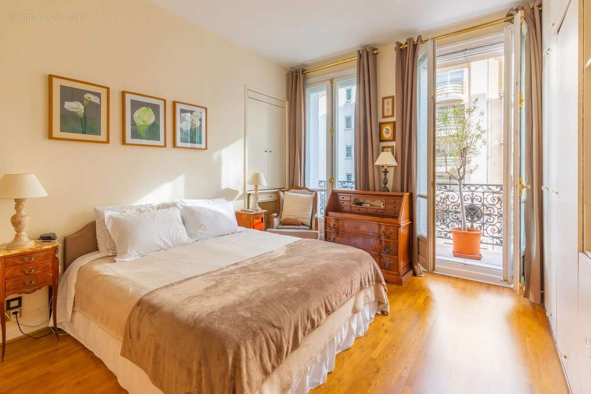 Appartement à PARIS-17E