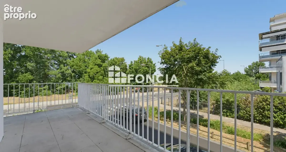 Berges du Lac - T3 avec loggia et place de parking - photo 2