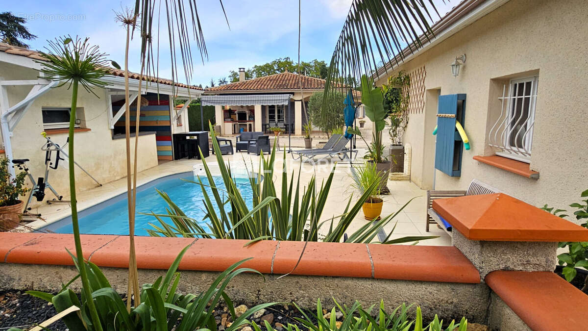 Maison à VIC-FEZENSAC