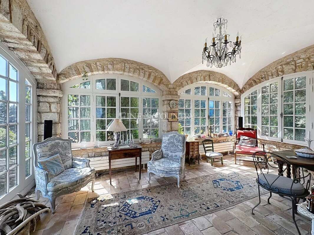 Maison à TOURRETTES-SUR-LOUP