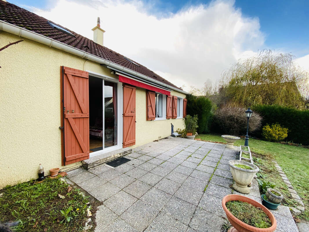 Maison à VILLENEUVE-LA-GUYARD