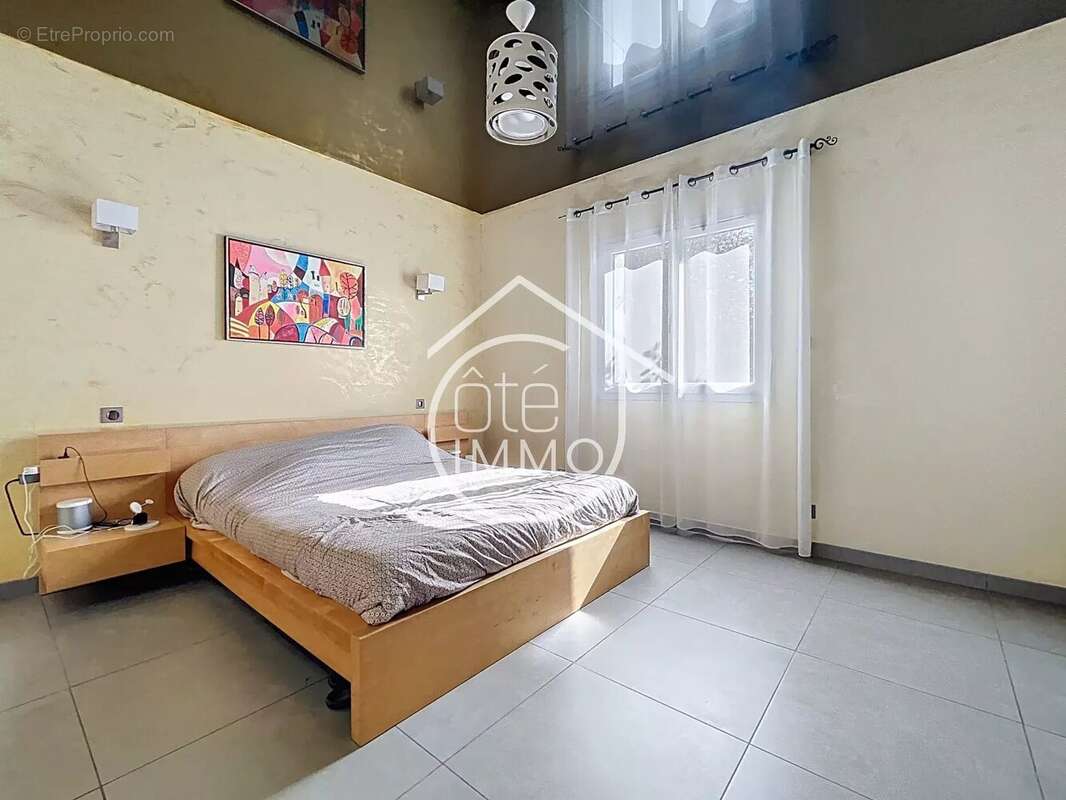 Maison à SAINT-MAGNE-DE-CASTILLON