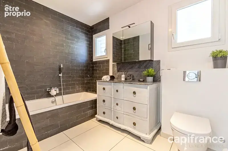 Maison à vendre à CEYRESTE (13), village à pied, vue mer, 3 chambres, terrasse, jardin, carport, atelier - photo 13