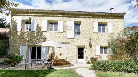 Maison à L'ISLE-SUR-LA-SORGUE