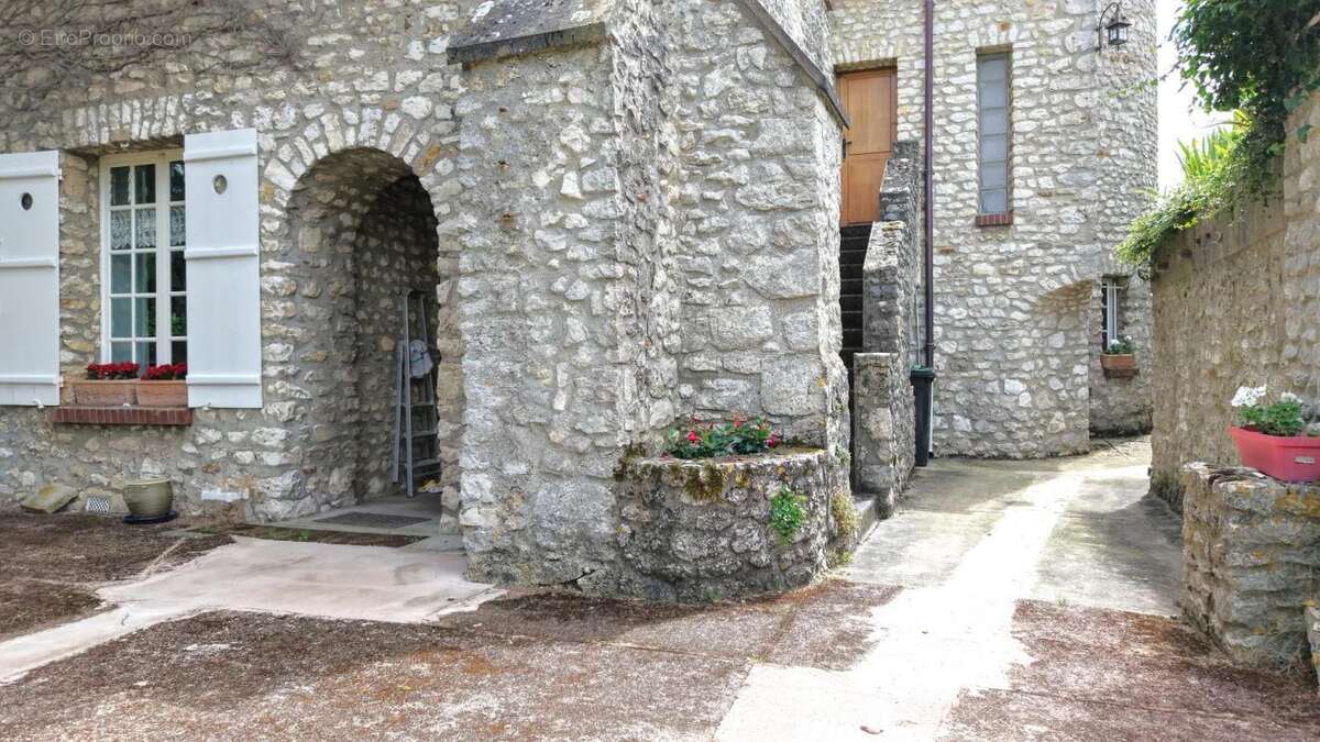 Maison à DAMMARTIN-EN-SERVE