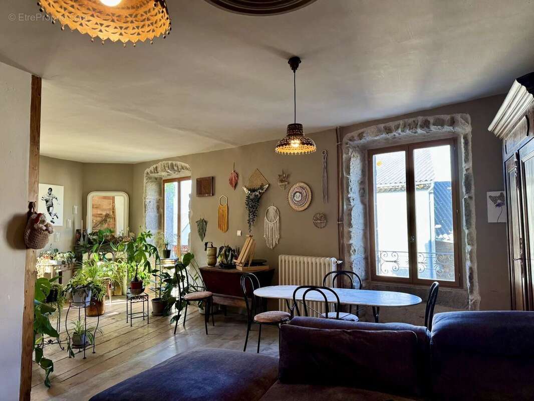 Maison à MONTAIGUT-LE-BLANC