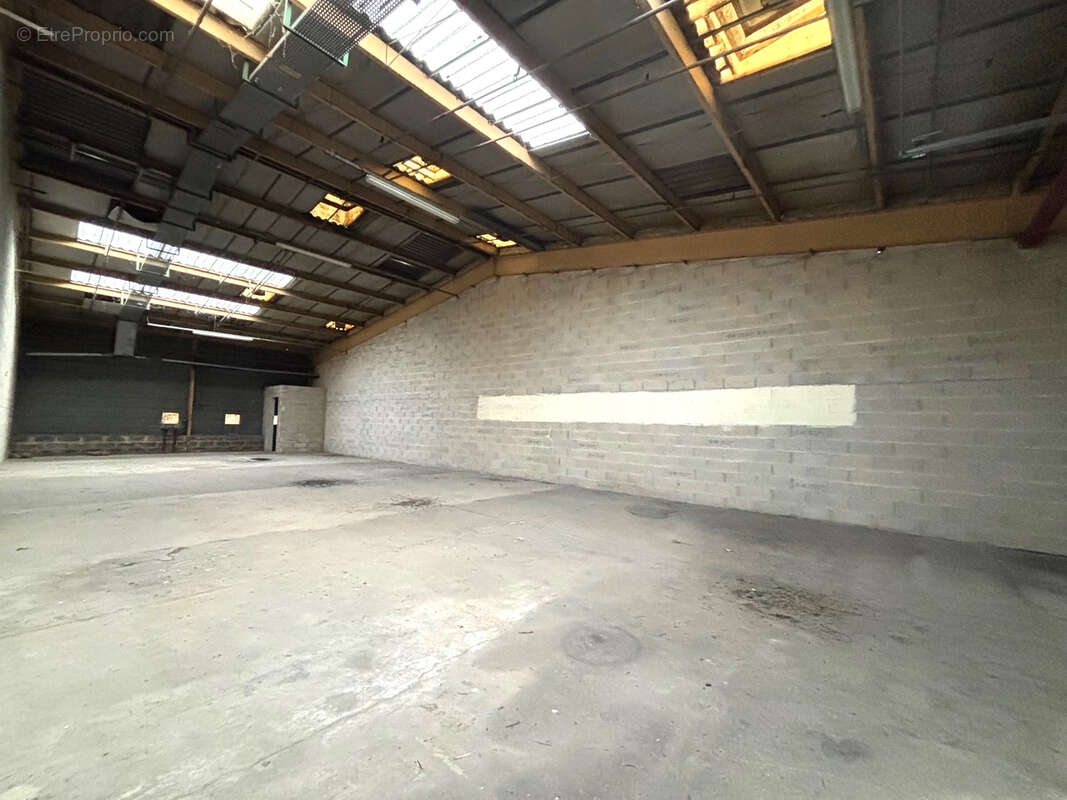 Commerce à NEUILLY-EN-THELLE