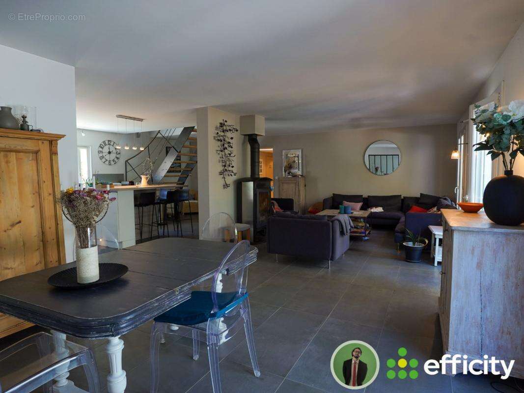 Maison 230 m² à Montmerle-Sur-Saone  - photo 11