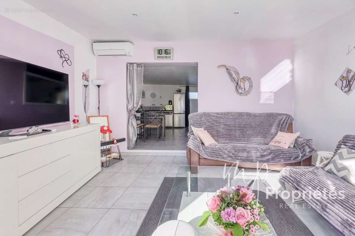 Appartement à BORMES-LES-MIMOSAS