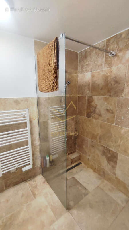 Maison de ville sur deux niveaux entièrement restaurée - pas de copropriété - entrée sécurisée - photo 6