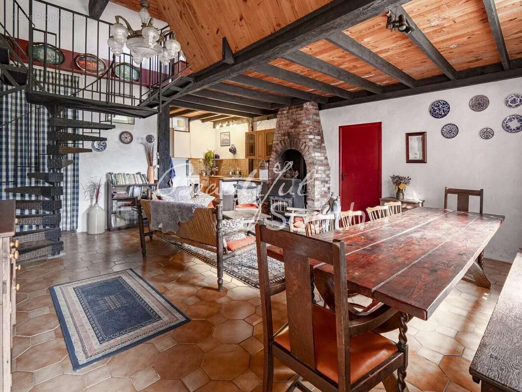 Ensemble immobilier atypique, secteur prades - photo 3