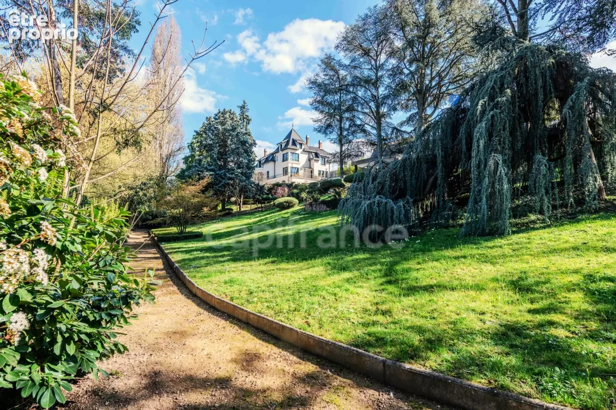 Une propriété de caractère, discrète et élégante, où le charme de la Belle Époque rencontre le confort d’une rénovation récente - photo 11