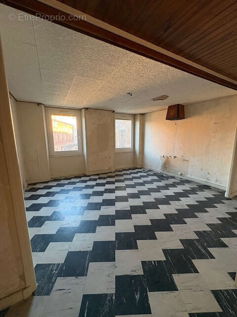 Maison à VIC-LE-COMTE