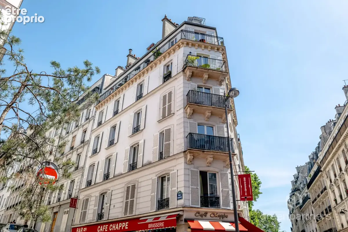 Paris 18e – Montmartre  Rare 2 pièces avec balcon filant et vue Tour Eiffel - photo 10