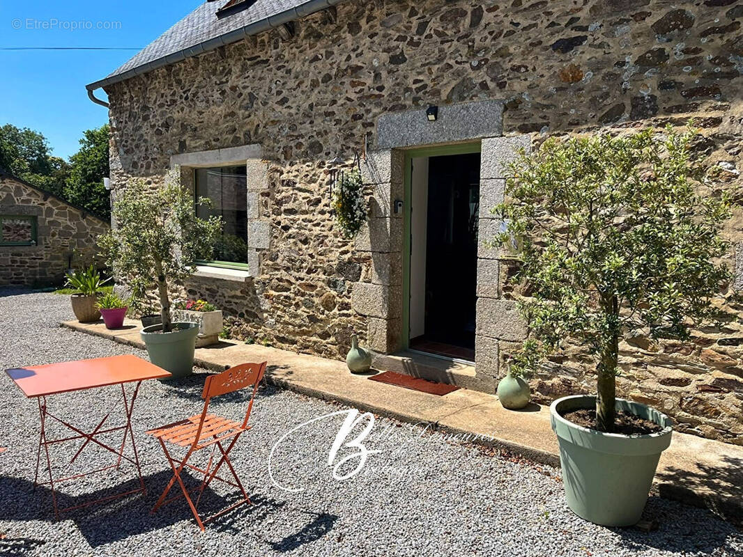 Maison à CORLAY