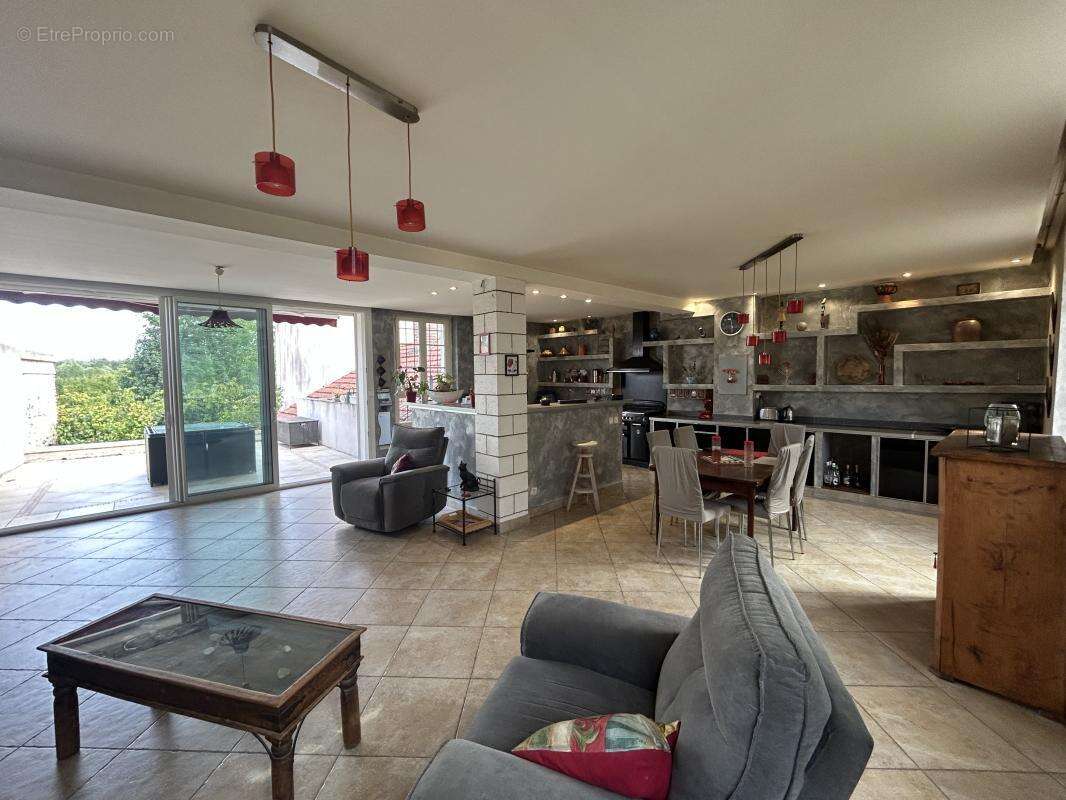 Corps de ferme 7 pièces 182 m² avec dépendances, grange et jardin 855 m² à Gommecourt - photo 10