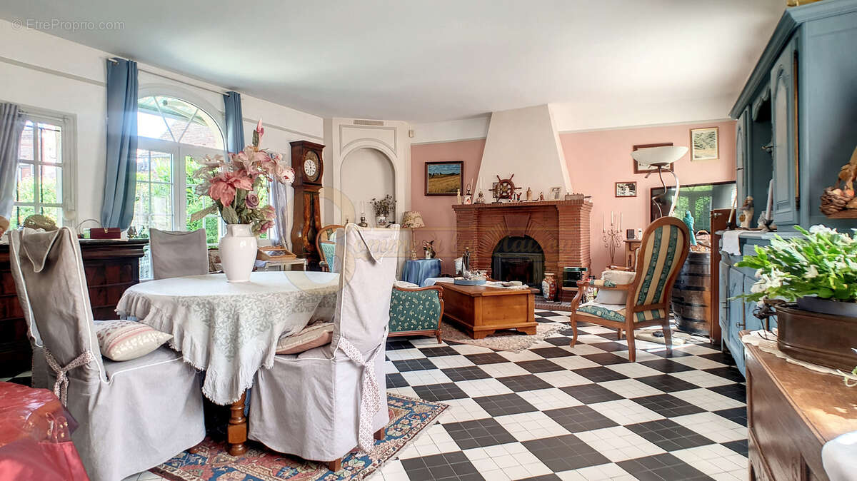 Maison à BRESLES