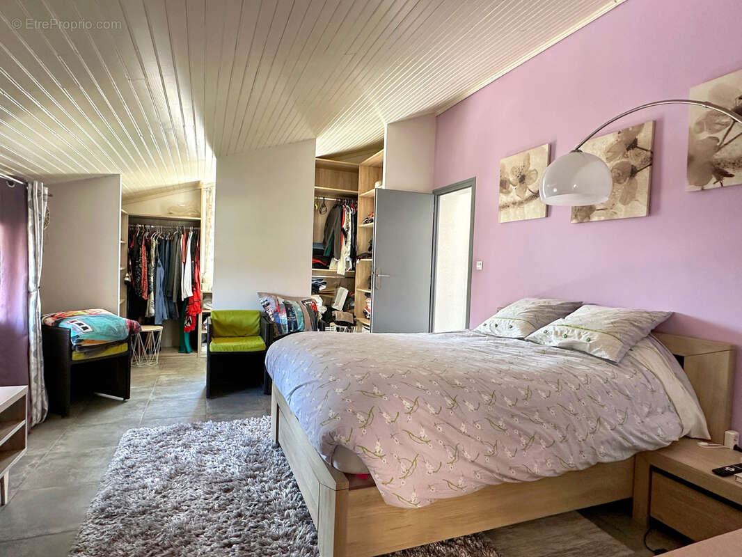 Maison à VILLENEUVE-LA-RIVIERE