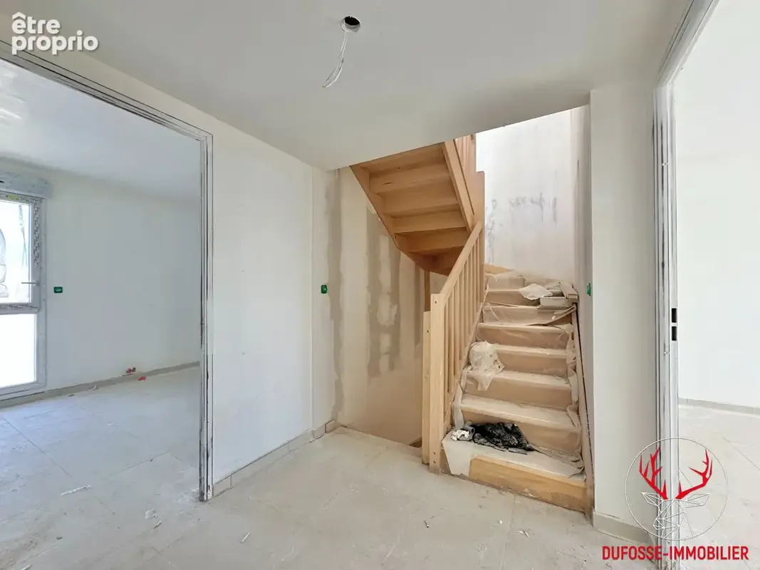 Maison Six Fours Les Plages 6 pièce(s) 136.5 m2 + Garage et Multiple Terrasses - photo 4