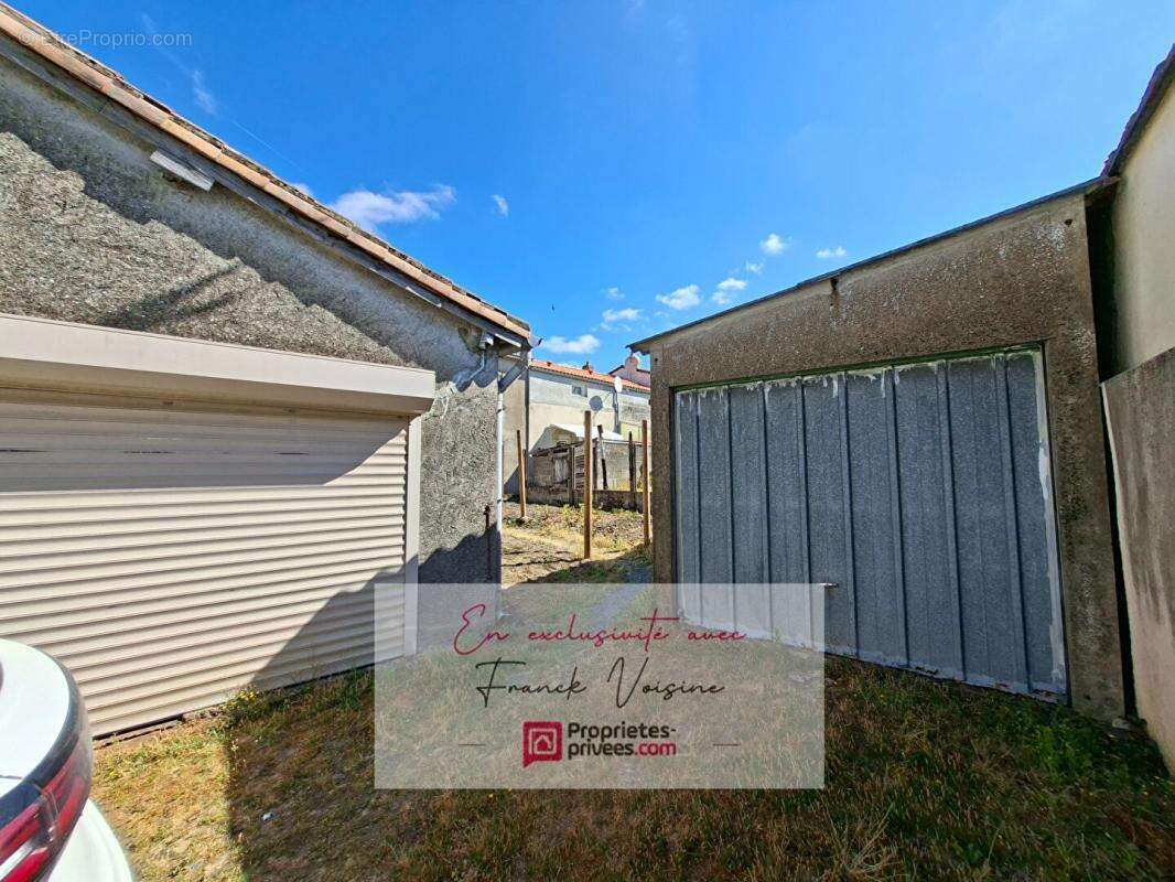 A VENDRE en Exclusivité à Beaurepaire, Ensemble de 2 maisons de 126 et 50 m2 avec plusieurs dépendances et garages sur une parce - photo 9