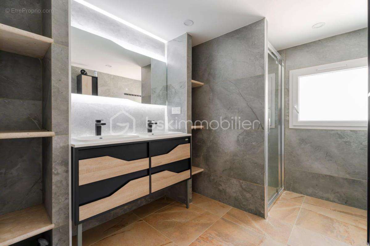 Appartement à SIX-FOURS-LES-PLAGES