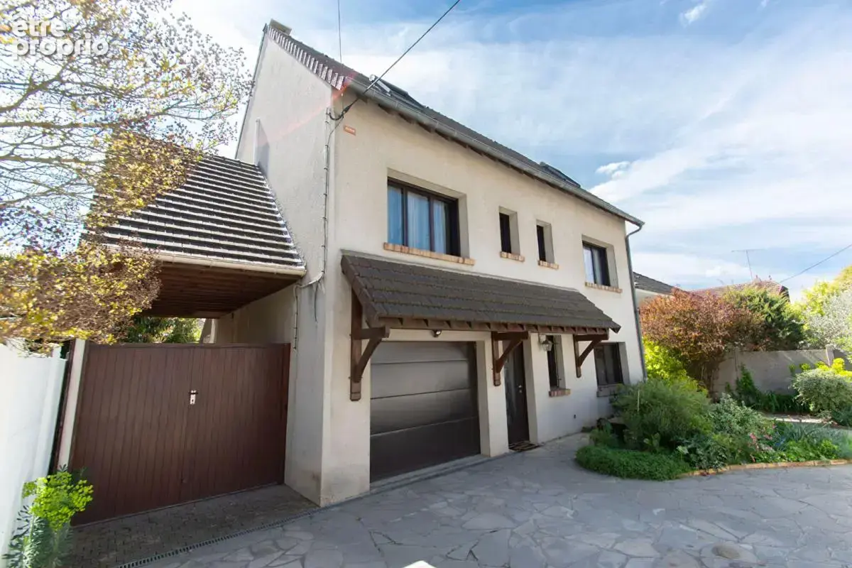 Maison à SAINTE-GENEVIEVE-DES-BOIS