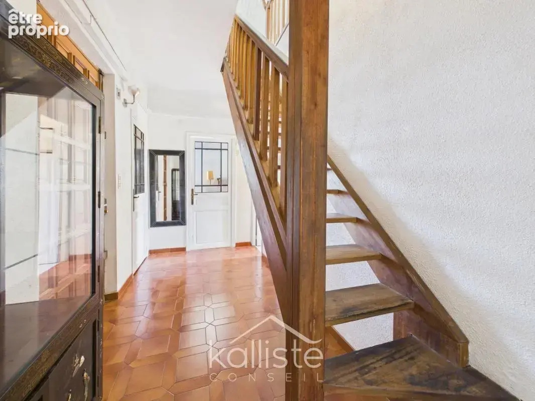 Ajaccio - cours général-leclerc - duplex à rénover avec vue mer et balcon - photo 11