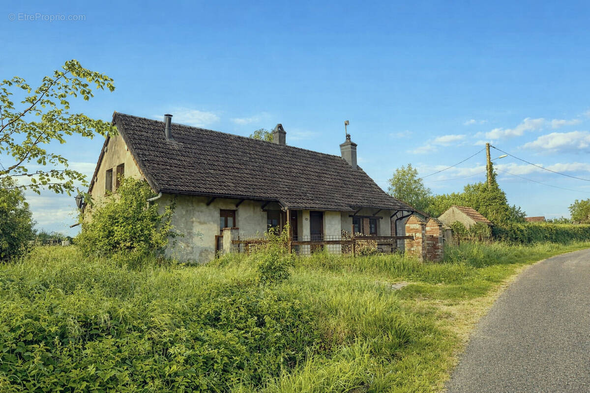 Maison à CHARETTE-VARENNES