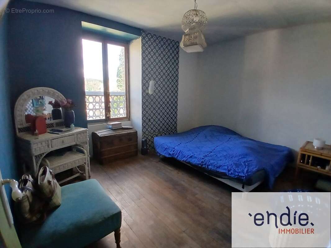 Maison de caractère à rénover  140 m² habitables Vals-des-Tilles (Villemoron) sur terrain de 570m² - photo 4