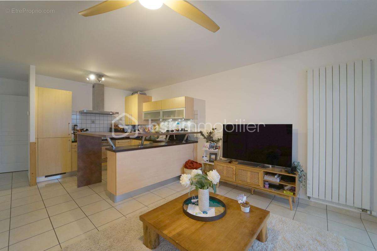 ANNECY HYPERCENTRE – Superbe T4 de 85 m² avec balcon, cave et garage possible - photo 3