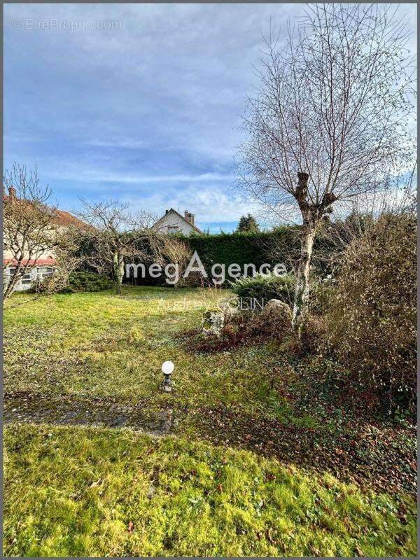 Maison à VILLENEUVE-SUR-YONNE