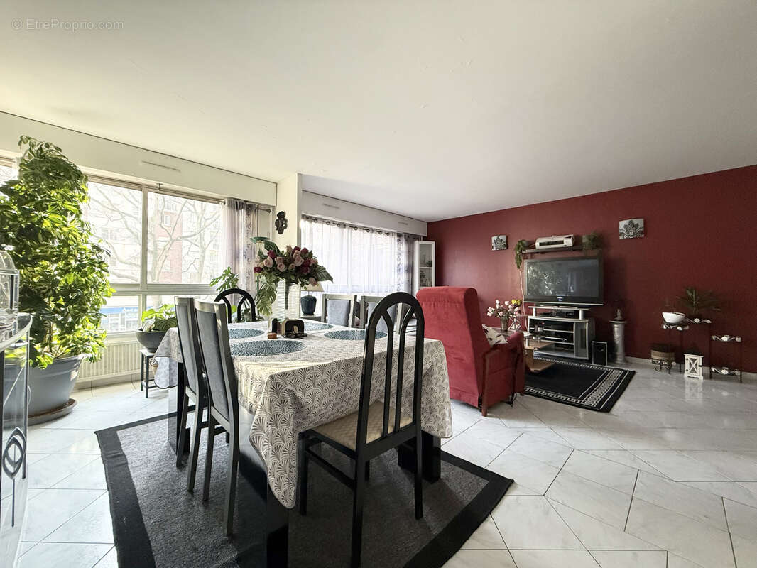 Appartement à COURBEVOIE