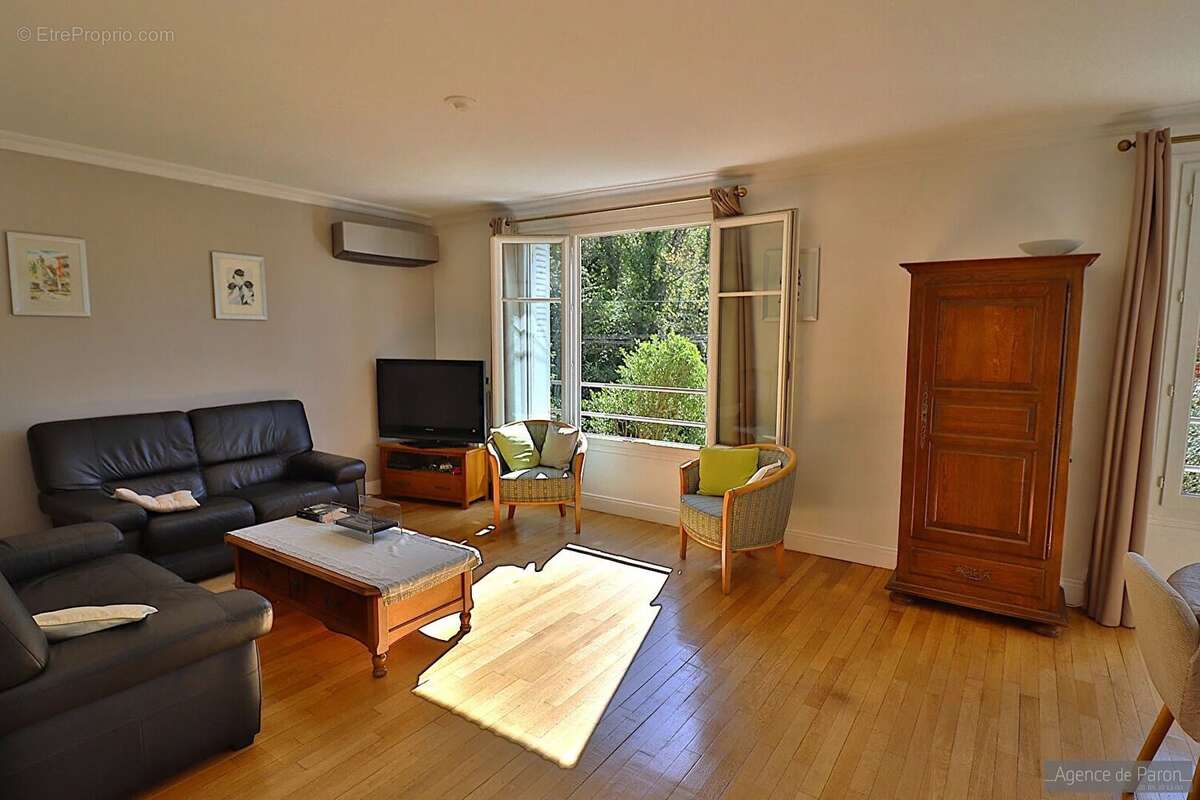 Maison à VERRIERES-LE-BUISSON