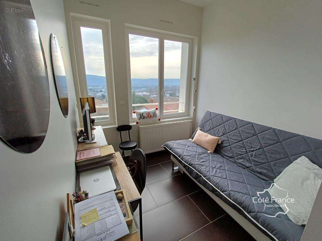 Loft de 129 m2 entièrement rénové, comprenant 4 pièces, dont - photo 11