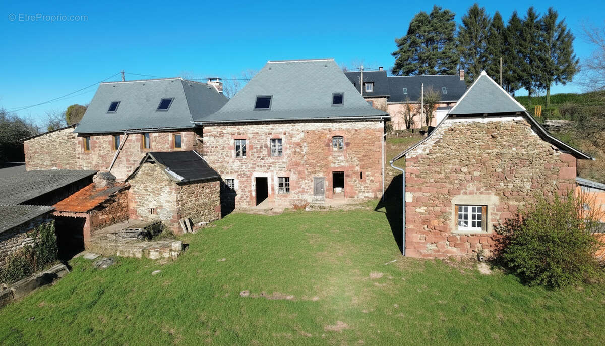 Ensemble en pierre, à rénover  avec terrain certifié AB  VILLECOMTAL - photo 3
