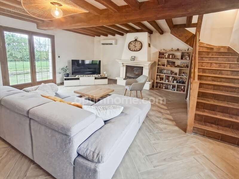 Maison à TREMBLAY-LES-VILLAGES