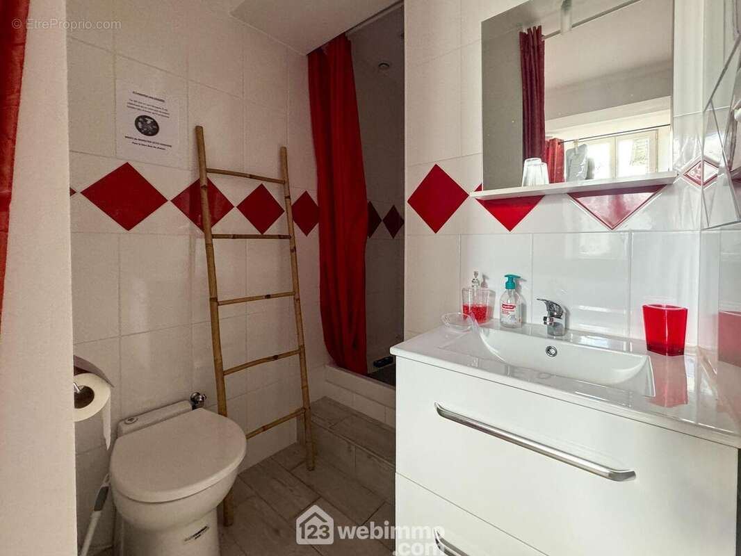 avec sa salle d'eau - Maison à MENOMBLET