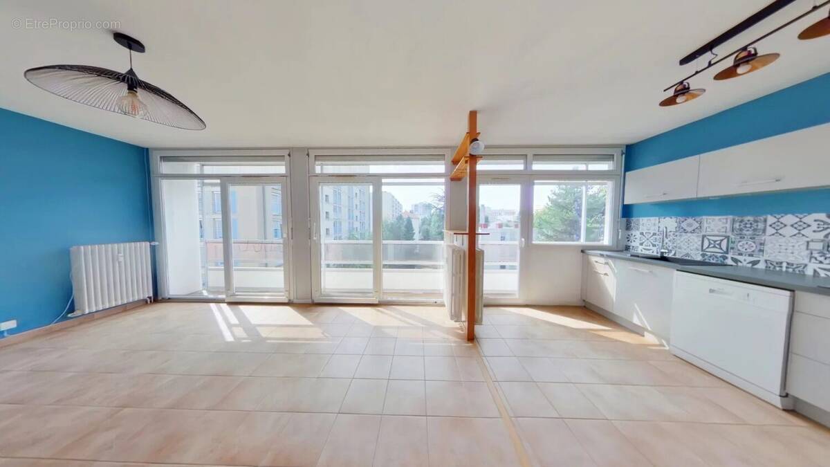 Appartement à SAINT-ETIENNE