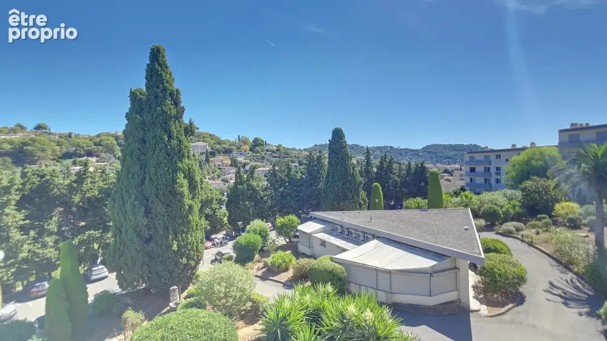 LE CANNET à vendre 3 / 4 pièces de 82 m2 en dernier étage avec balcons parking privatif et cave - photo 11