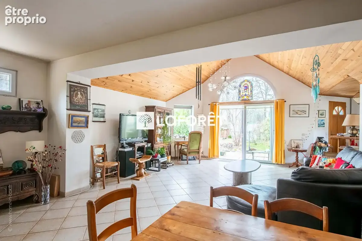 Maison familiale de 220 m² sur terrain de 969 m² - La Celle-Saint-Cloud - photo 12